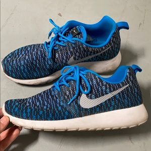 Nike Roshe Lightweight - US 5Y Shoes